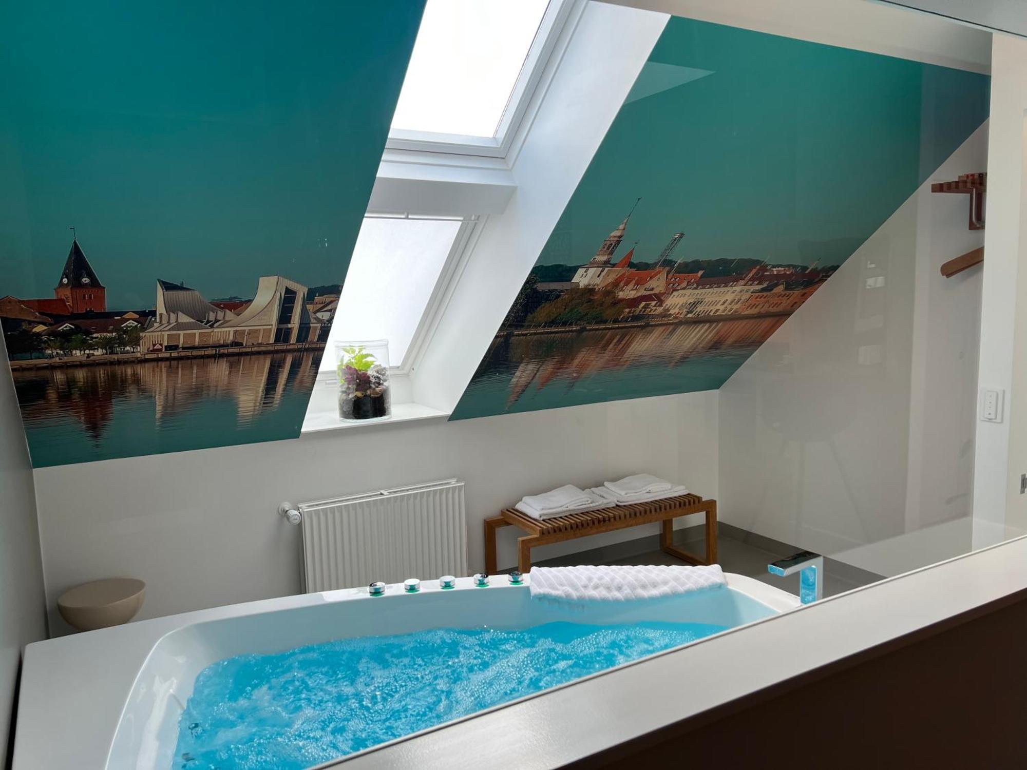 Mortens Kro Boutique Hotel Олбор Екстериор снимка