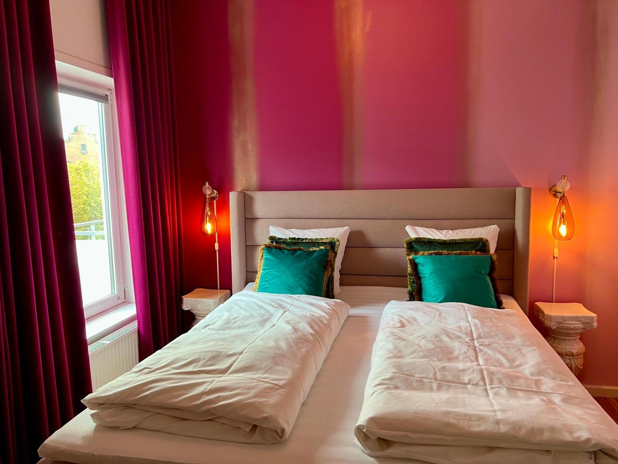 Mortens Kro Boutique Hotel Олбор Екстериор снимка
